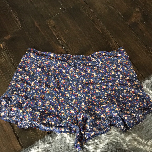 American Eagle Outfitters Pants - flowy shorts